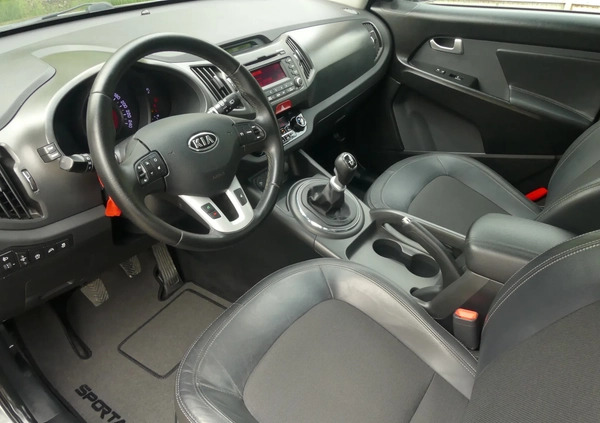 Kia Sportage cena 39700 przebieg: 185000, rok produkcji 2011 z Radom małe 277